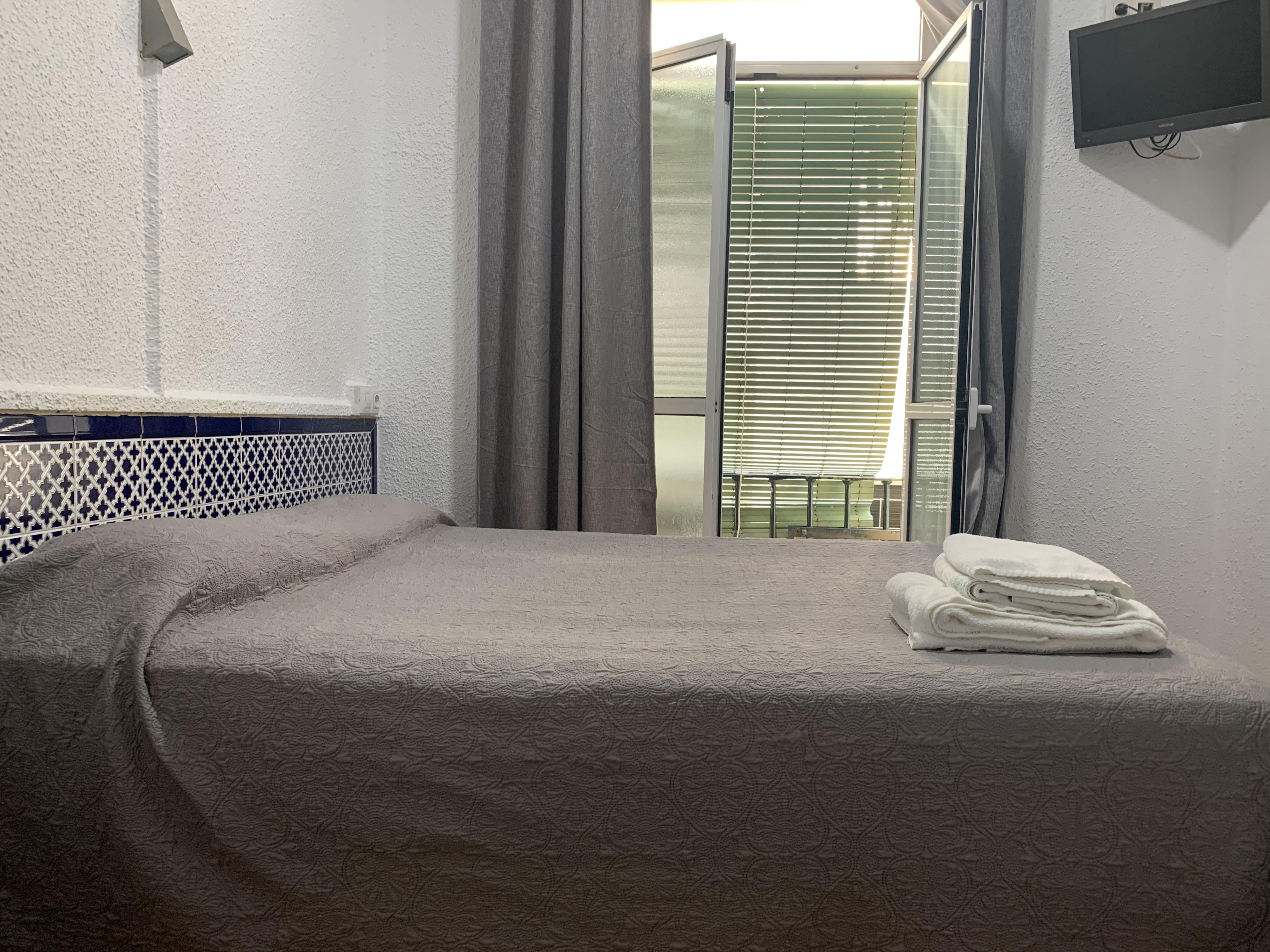 Hostal Alcobia Seville Exterior photo